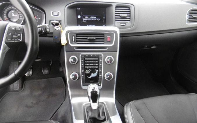 Volvo V60 cena 38900 przebieg: 274213, rok produkcji 2015 z Nowe Warpno małe 781